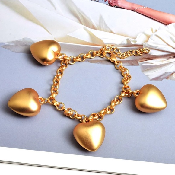 Zara Dangle Charms Matte Gold Queen of Hearts Bracelet - Picture 6 of 7